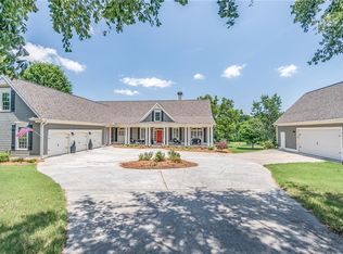 75 Meadow Trl, Social Circle, GA 30025