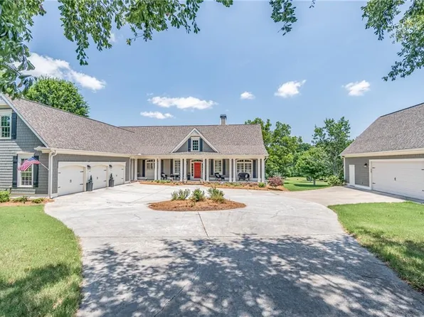 75 Meadow Trl, Social Circle, GA 30025