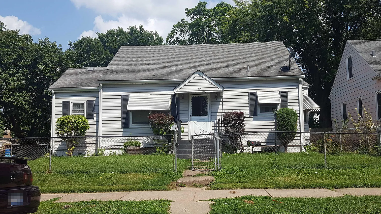 1217 15th St photo 1