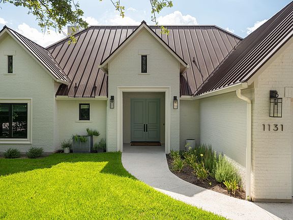 3rd image of 1131 N Shorewood Dr.