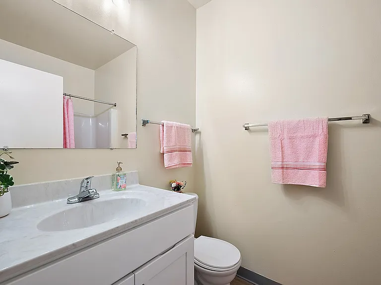 Parkwood Apartments — Photo 31