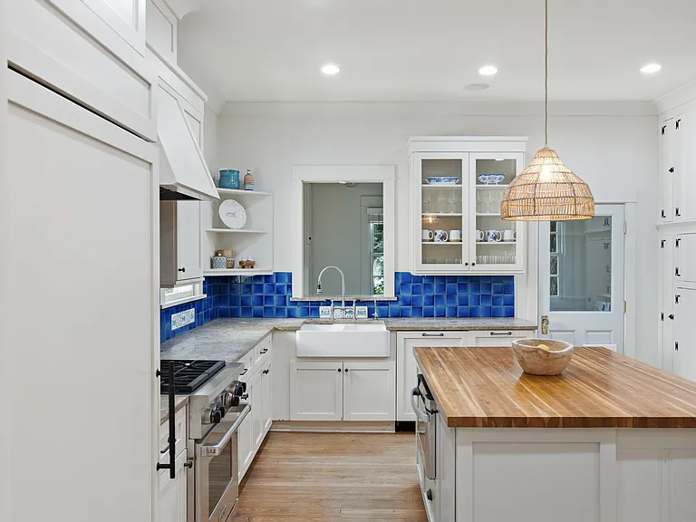 2424 Middle St — Photo 9