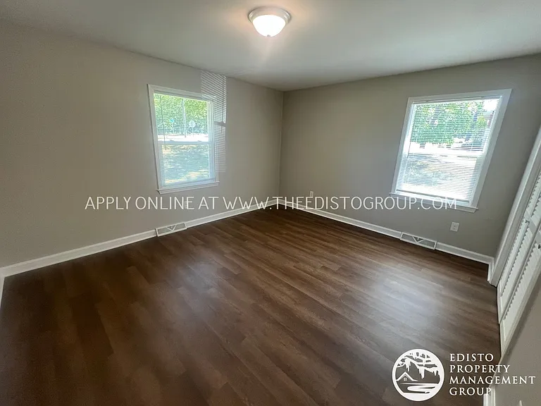 1211-1215 Ellis Ave — Photo 8
