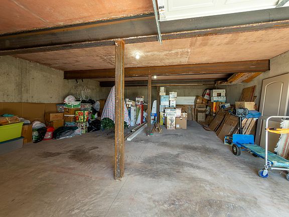 5th image of 1040 N Berkshire Dr