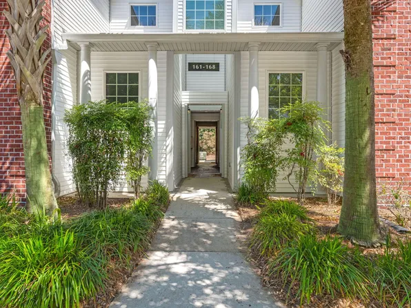165 Golfview Ln, Summerville, SC 29485