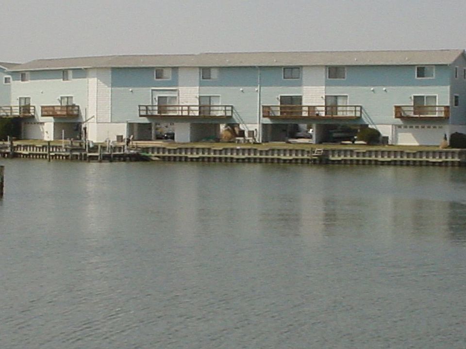 Great waterfront townhouse!