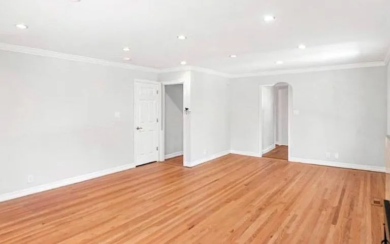 1449 Jeffery Ave — Photo 4