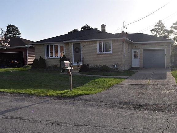 2nd image of 3870 Lynn Dr