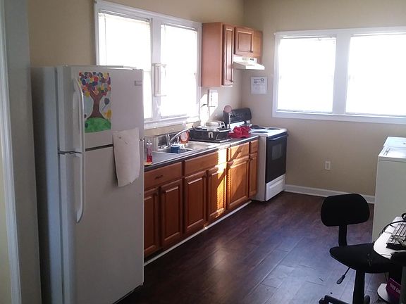 2nd image of 107 Broad St APT B