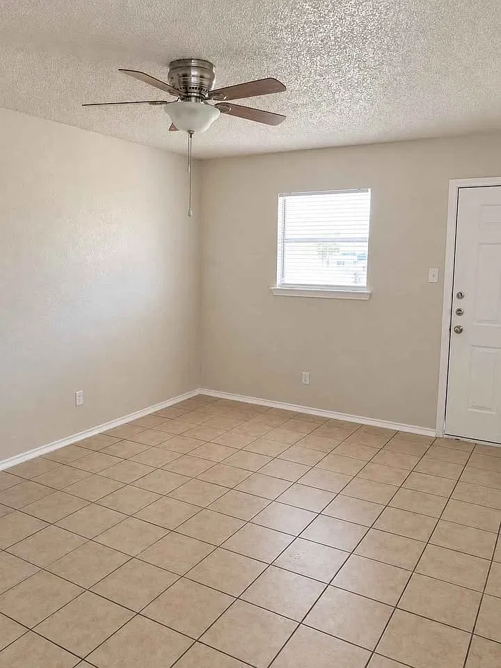 505 Hackberry St — Photo 3