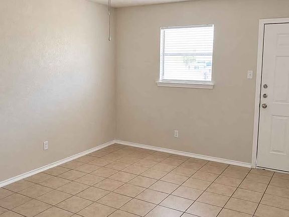 3rd image of 505 Hackberry St #24
