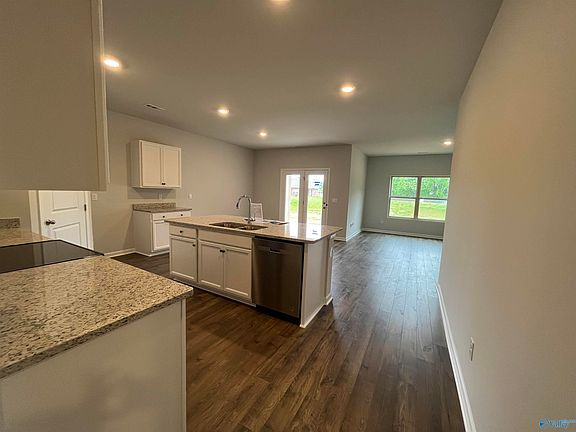 3rd image of 130 Canonbury Dr