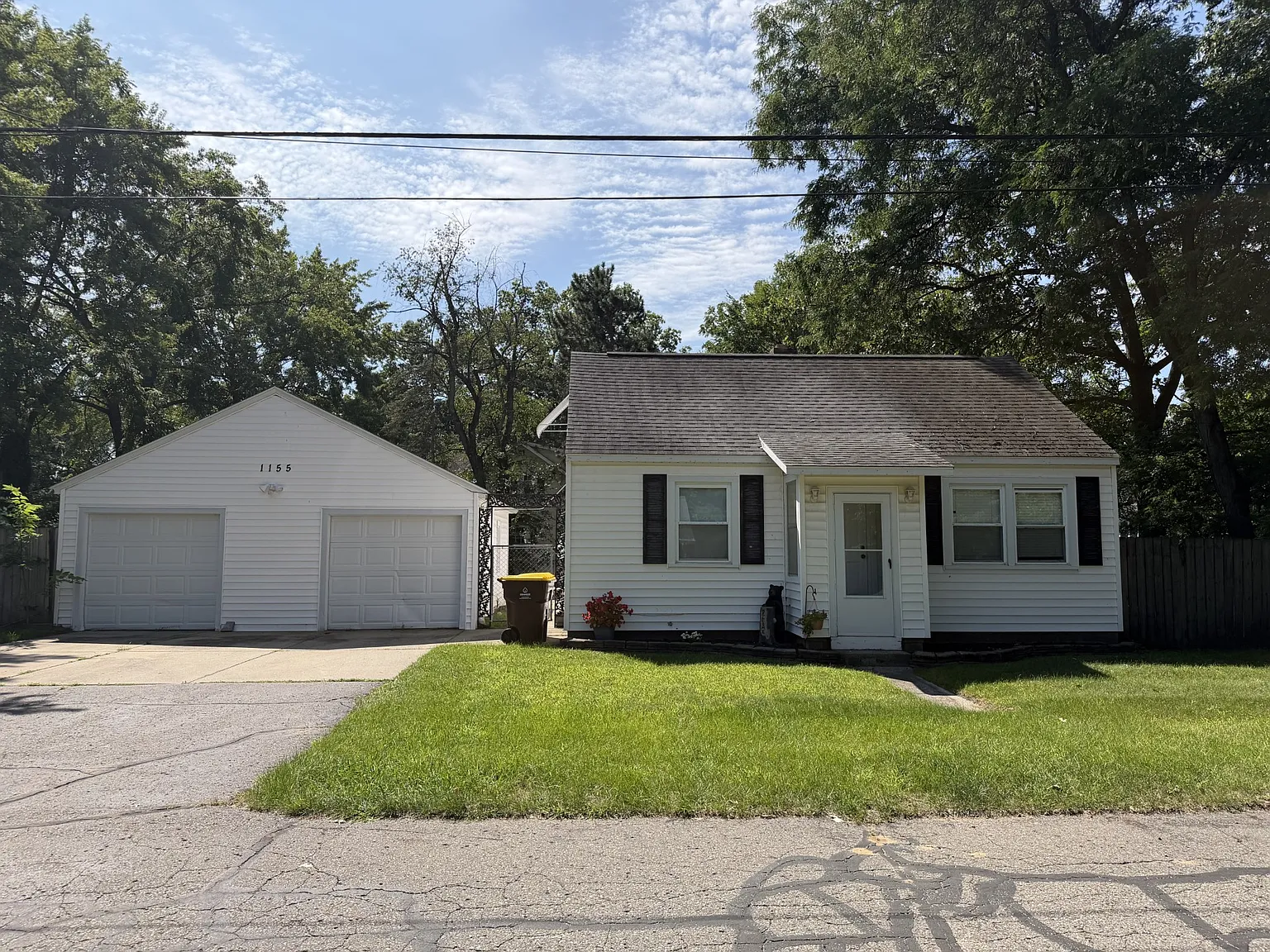 2 bed, 896 sqft, $1,900 — Photo 1