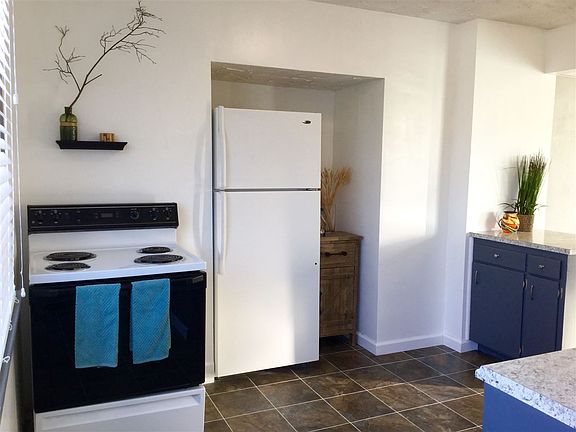 3rd image of 1223 E Rockwell Ave