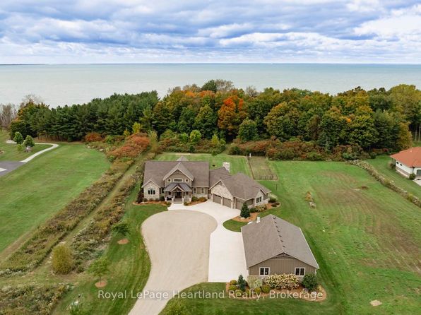 4640 Lakeshore Rd, Plympton Wyoming, ON N0N 1J6