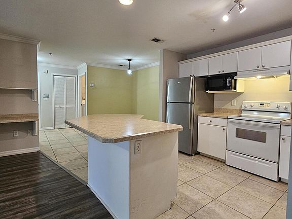 5th image of 3591 KERNAN Boulevard S #323
