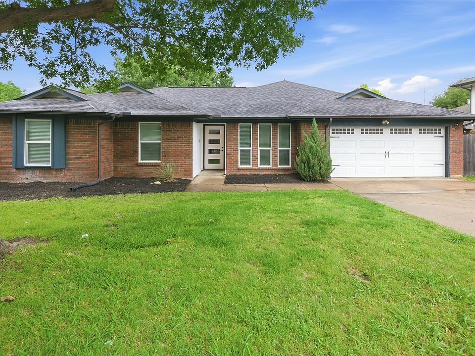 1st image of 372 La Quinta Cir S