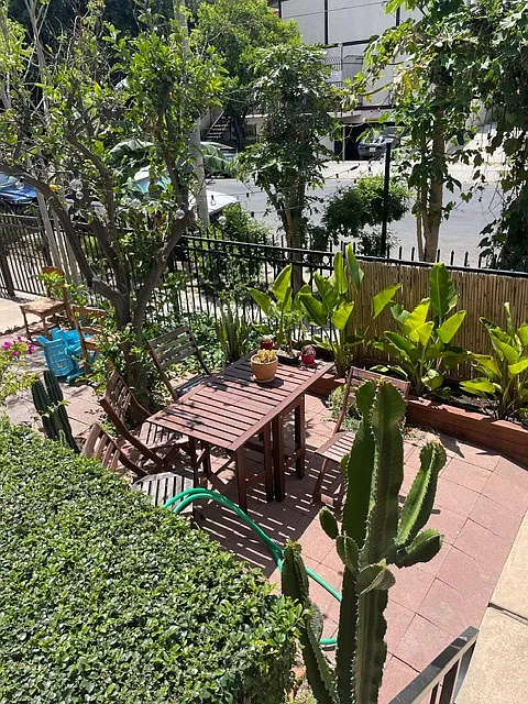 2 bed, 1.5 bath, 1100 sqft, $3,300 — Photo 2