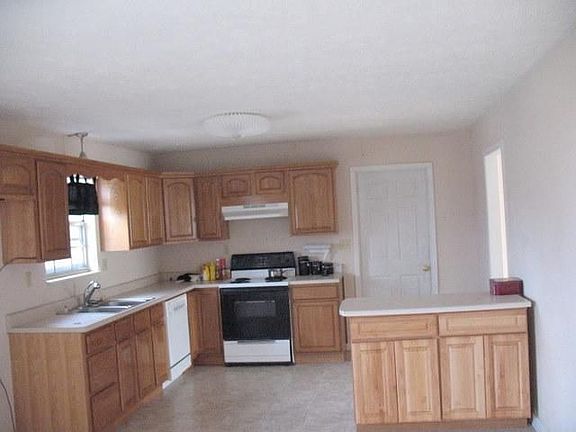 3rd image of 3441 Lake Dr
