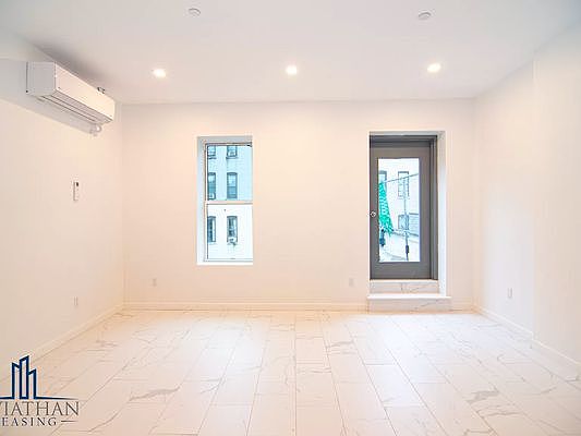4th image of 115 W 136th St #A4
