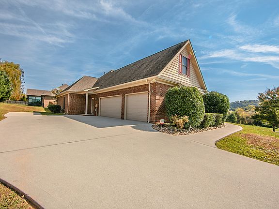 5th image of 264 Flagstone Blvd