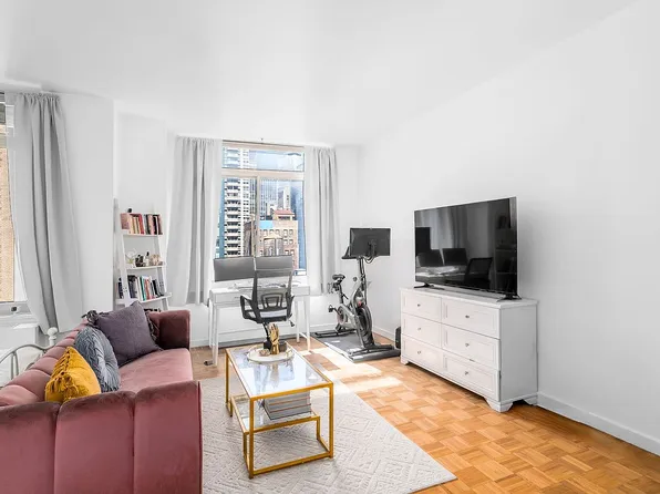 145 E 48th St APT 15A, New York, NY 10017