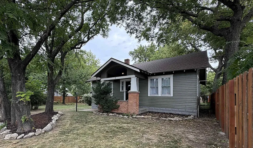 2 bed, 2040 sqft, $1,300 — Photo 3