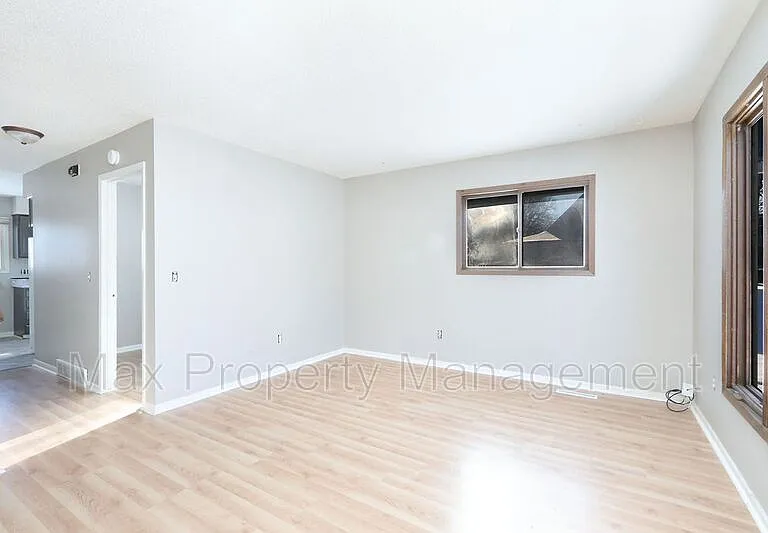 3919 SW 3rd St — Photo 15