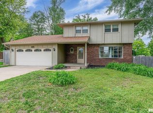 1165 Utica Ridge Ct, Bettendorf, IA 52722