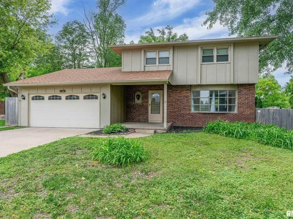 1165 Utica Ridge Ct, Bettendorf, IA 52722