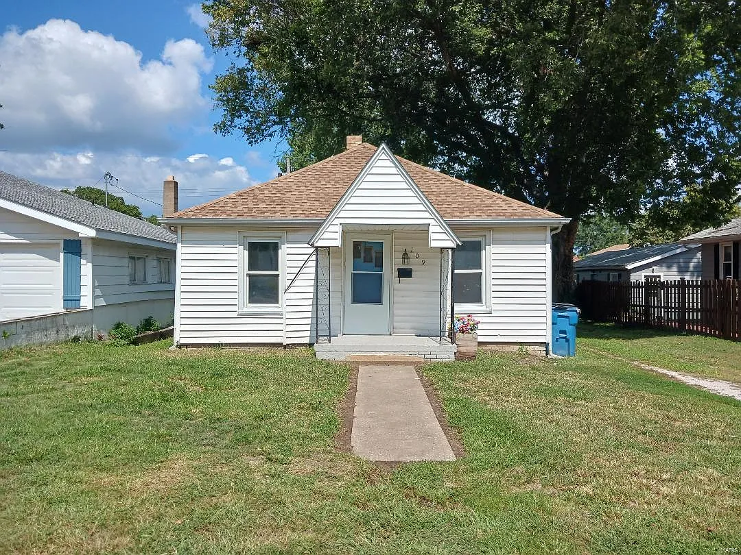 109 Vanpreter Ave photo 1