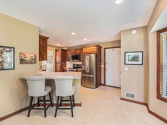 4th image of 3097 N Bluff Ct