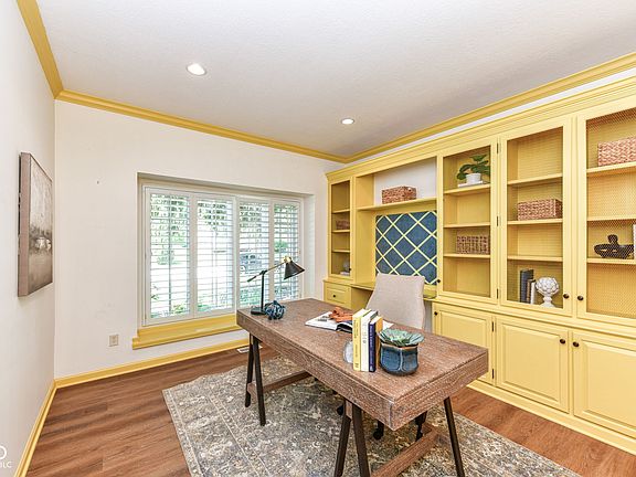 3rd image of 1001 Arrowwood Dr