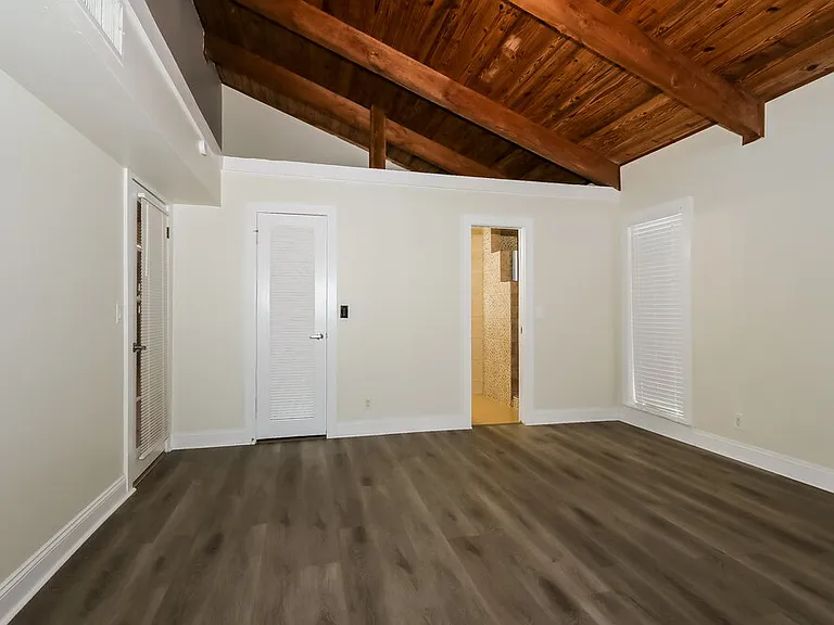 6398 Amberwoods Dr — Photo 8