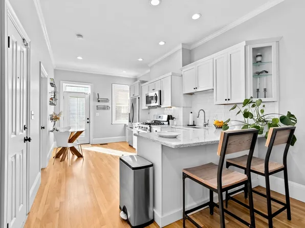8 Prospect St #1, Charlestown, MA 02129