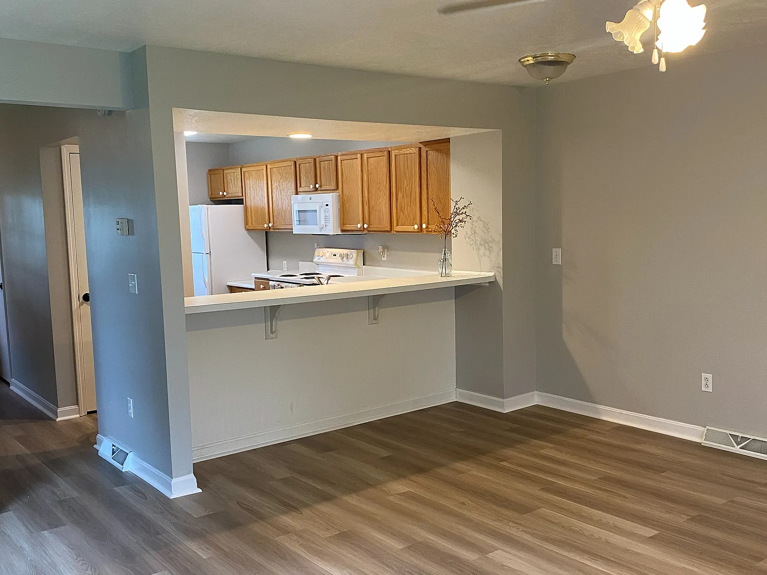 3 bed, 2.5 bath, $1,100 — Photo 1