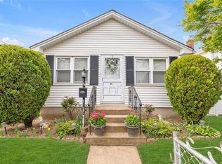 263 Maple Pl, Mineola, NY 11501