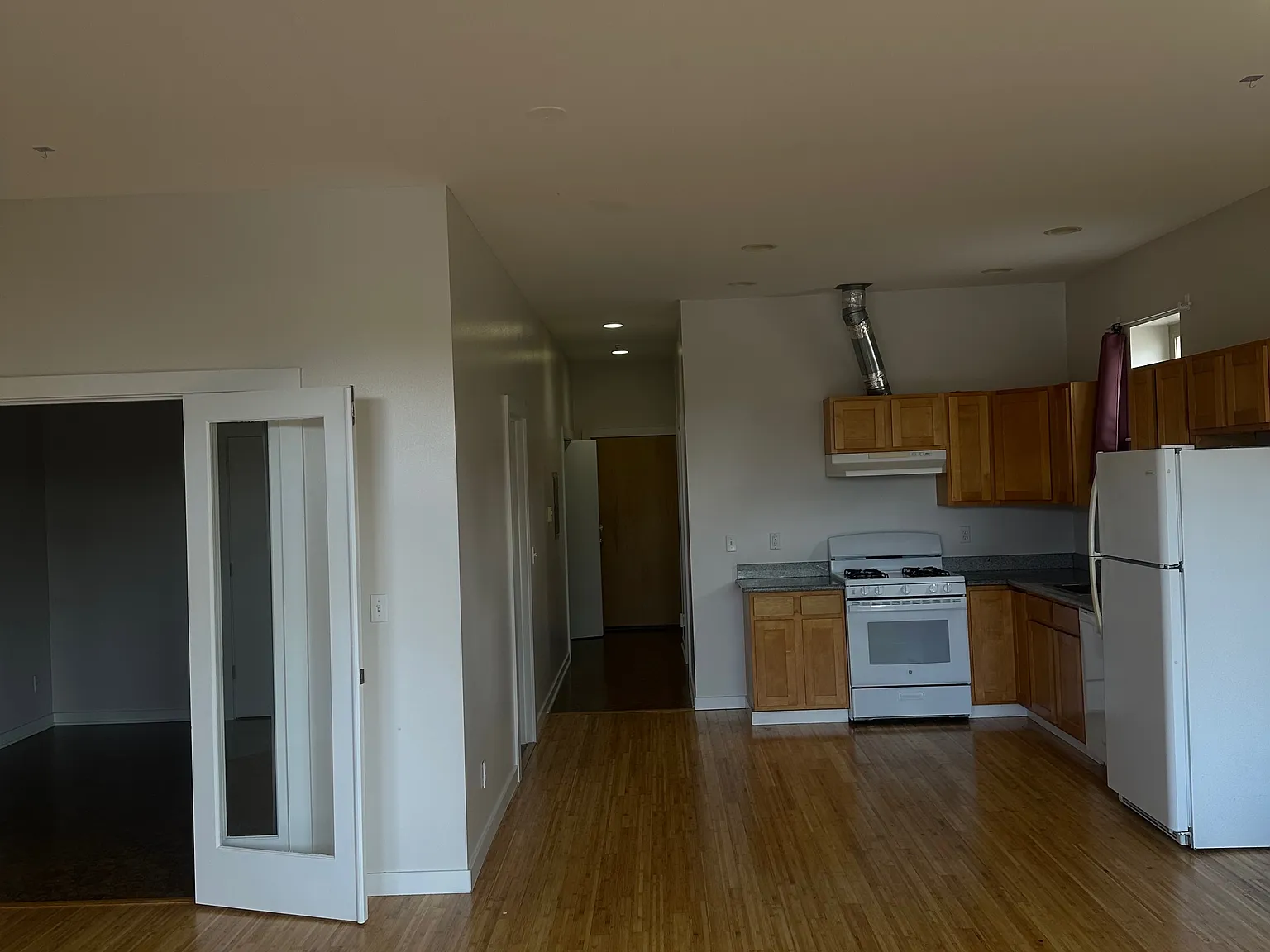 1 bed, 963 sqft, $2,200 — Photo 4