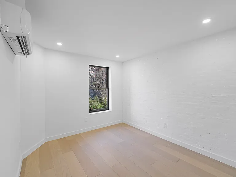 243 E 31st St #GARDEN — Photo 7