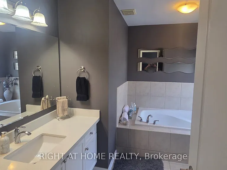 675 Hood Ter — Photo 11