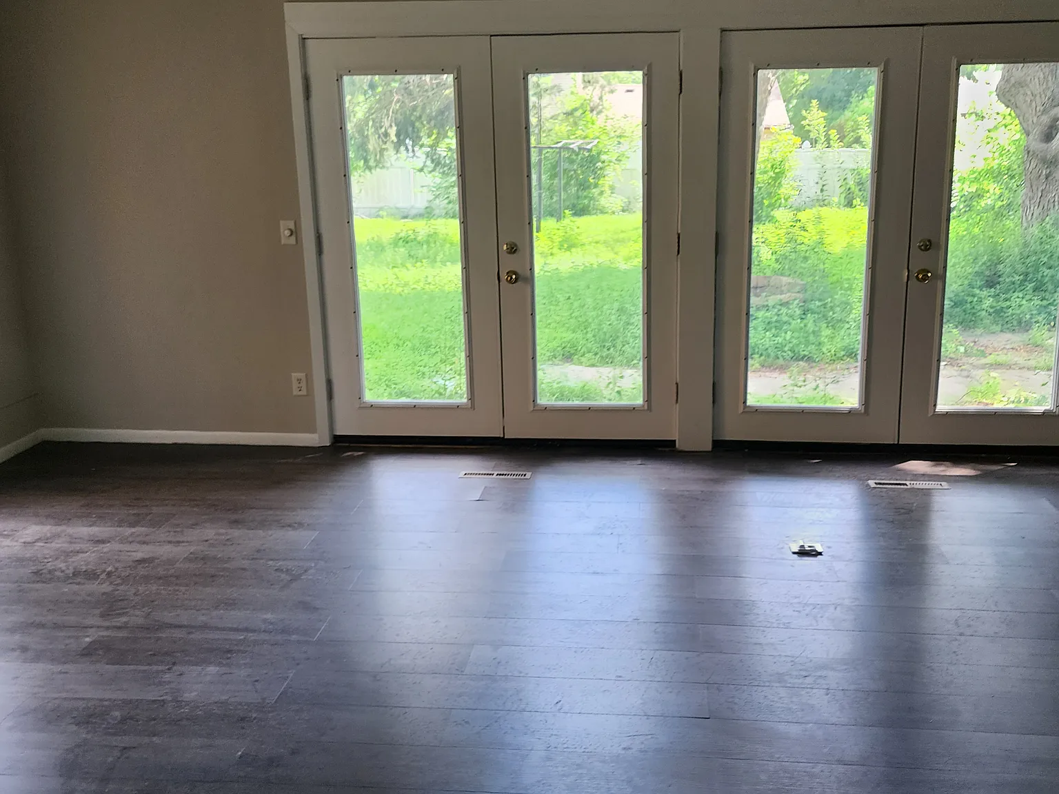 5 bed, 2700 sqft, $2,800 — Photo 2