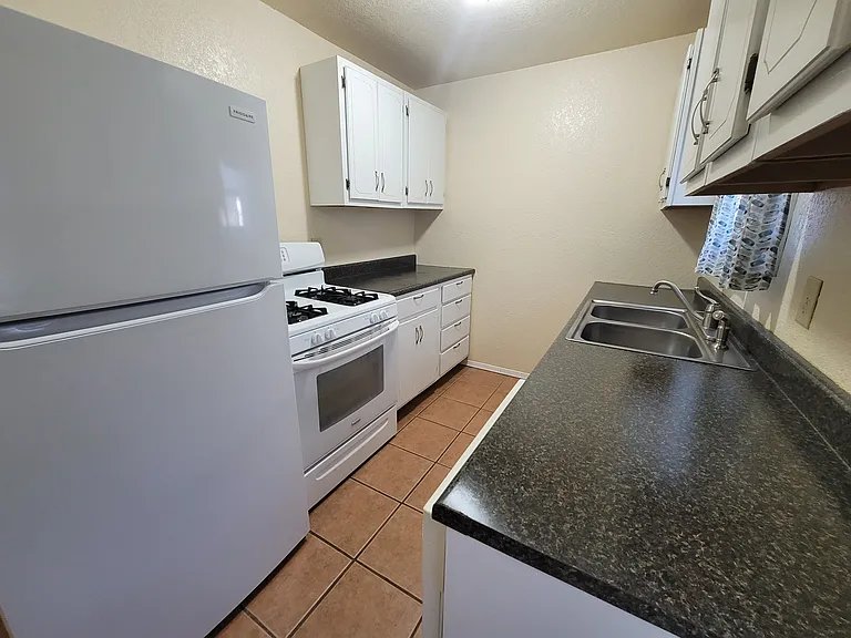 2404 Idaho St — Photo 5