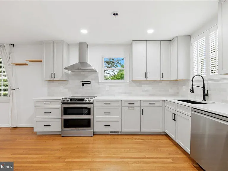 1008 Bashford Ln — Photo 12