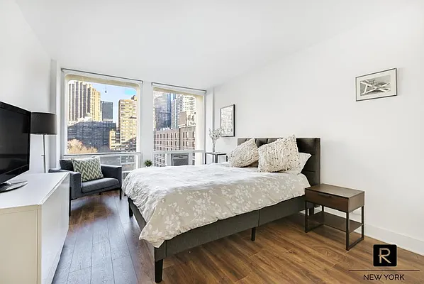 Rented by R New York | media 25