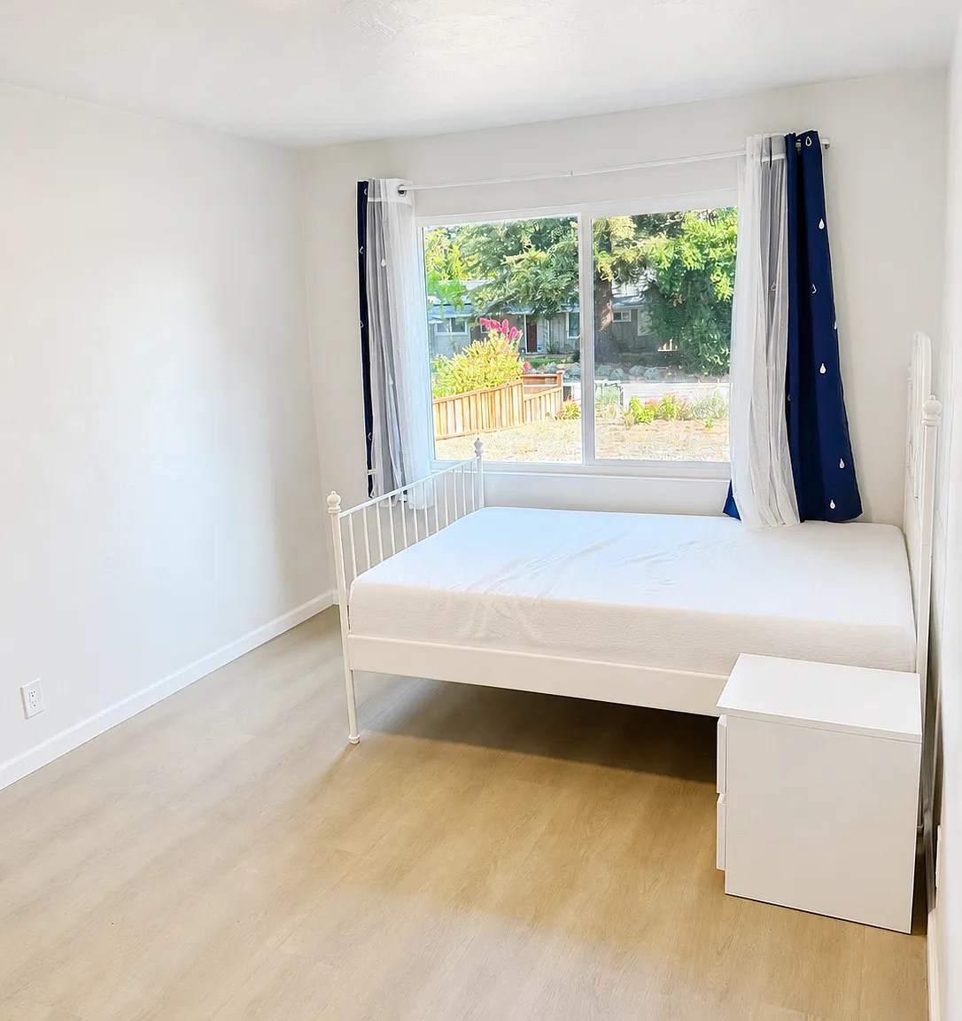 3 bed, 1.5 bath, 1132 sqft, $7,300 — Photo 3