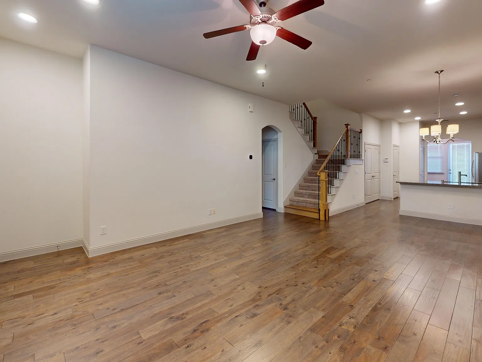 3 bed, 2.5 bath, 2070 sqft, $2,880 — Photo 2