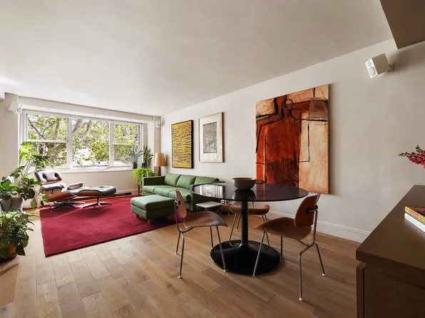 360 West 22nd Street 5M image 2 of 15