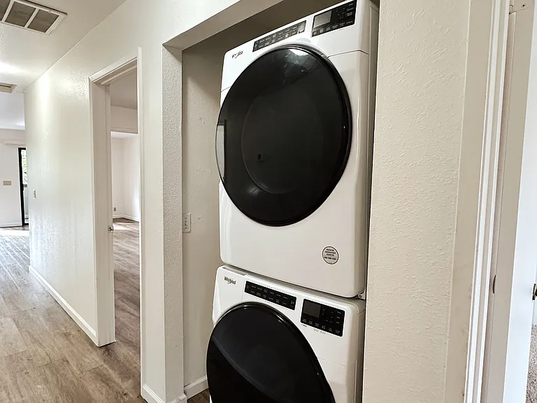Cameo Village Apartments — Photo 10