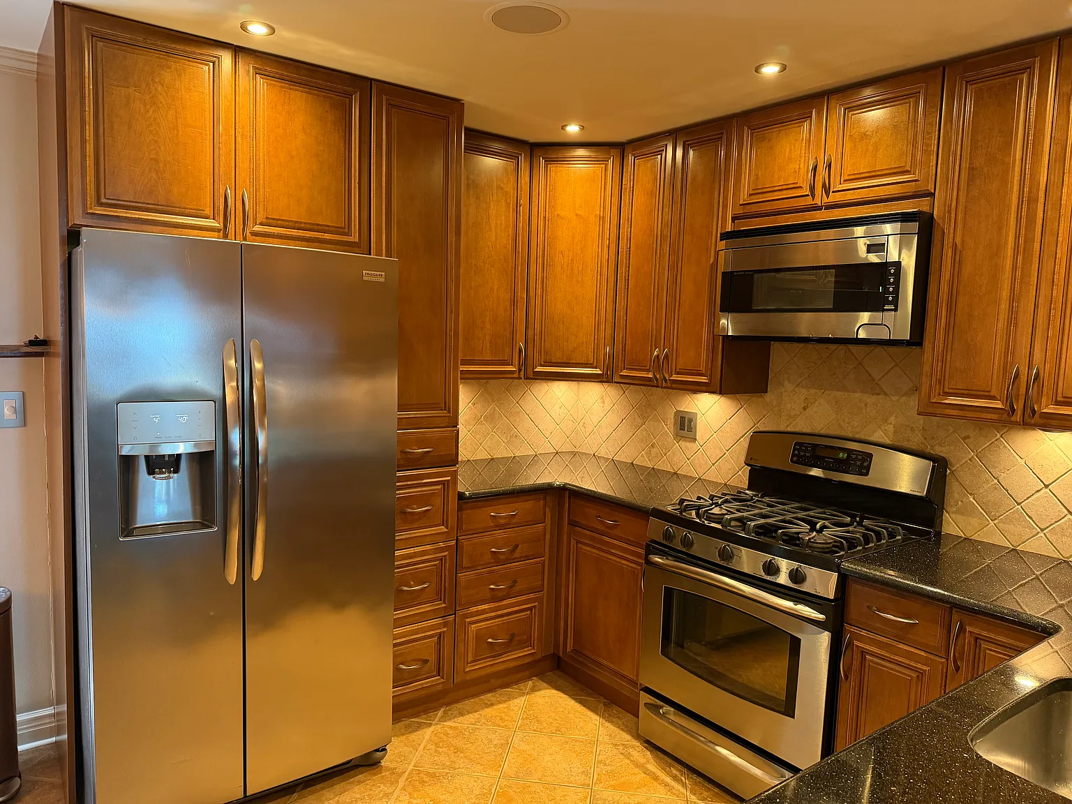 2 bed, 1.5 bath, 1150 sqft, $2,800 — Photo 3
