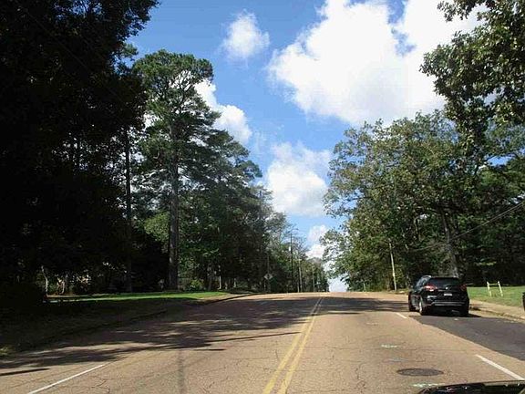 4th image of 135 Cooper Rd